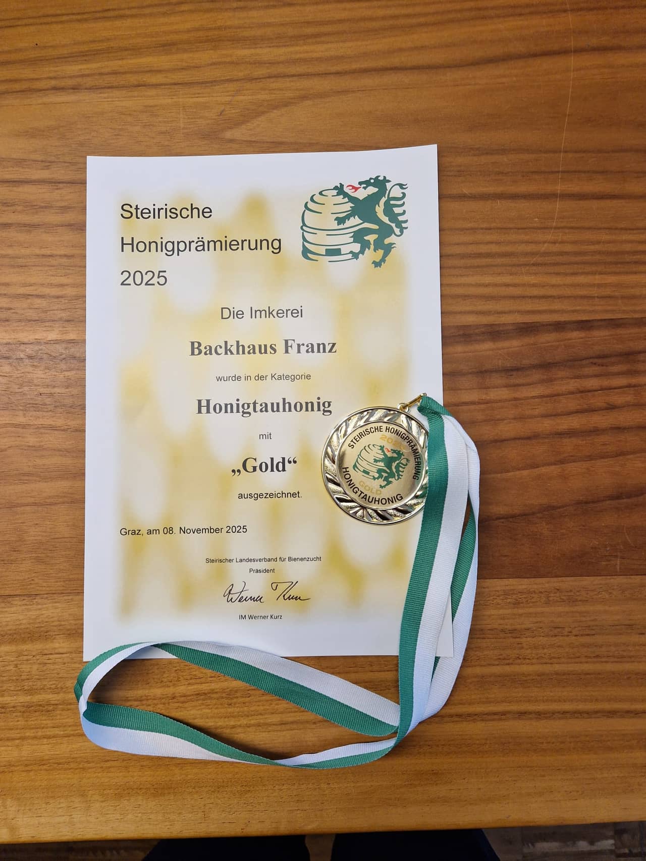 Unsere erste Honigprämierung und eine Goldauszeichnung